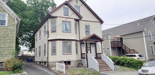 Building Photo - 139 Lowell St