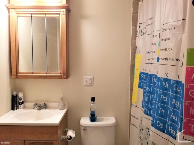 Building Photo - 4 br, 2 bath  - 18 Euston St Apt 1A