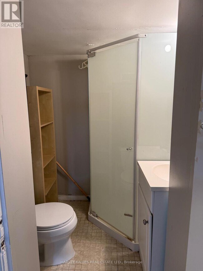 Photo du bâtiment - 473 Whitmore Ave