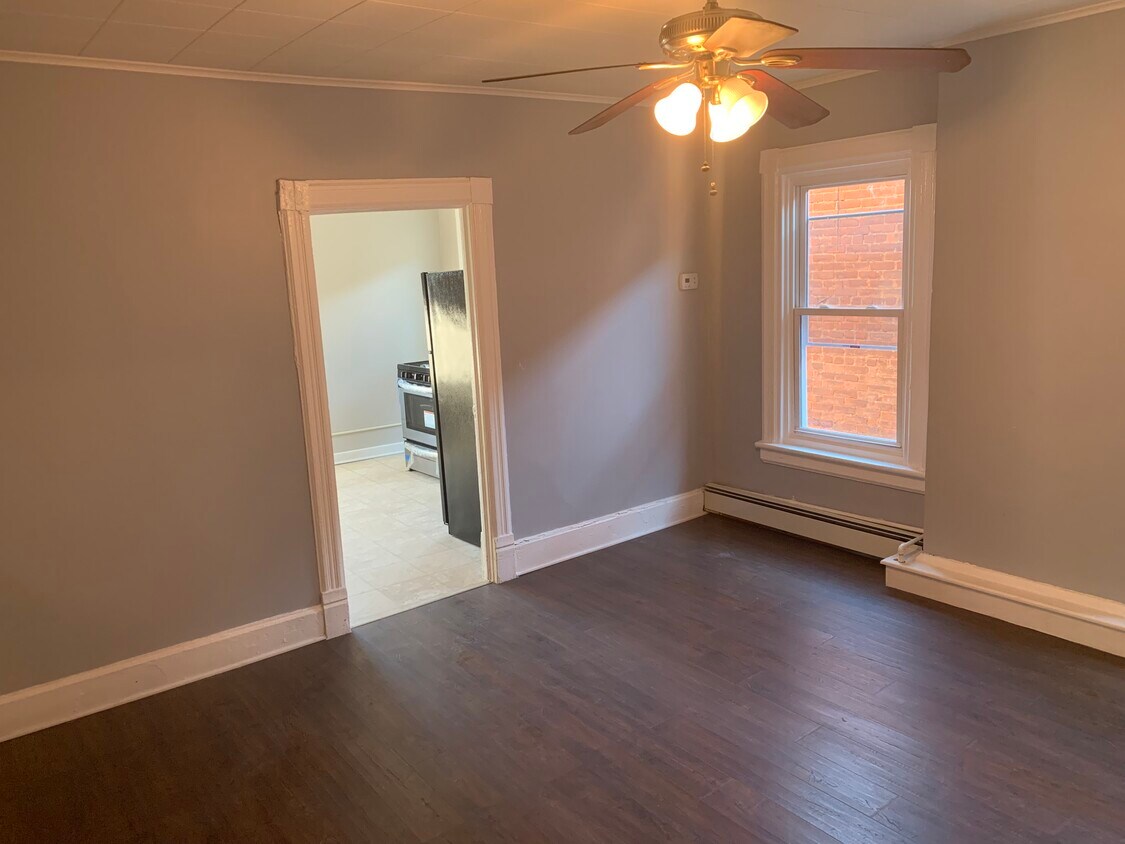 Living room - 551 Main St
