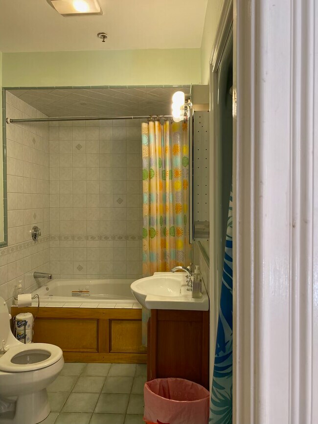 Building Photo - 74 Georgia St