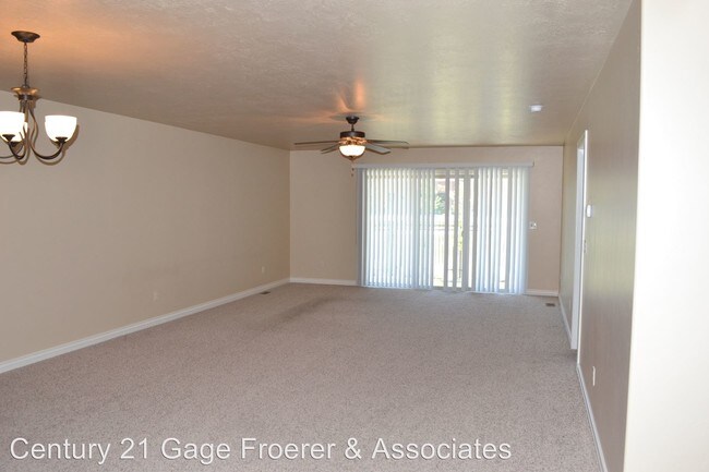 Building Photo - 747 N 4400 W