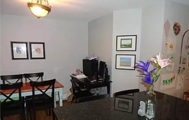 Foto del edificio - 19 Railroad St