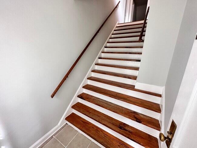 Front stairwells leading up to unit - 1742 North Pkwy