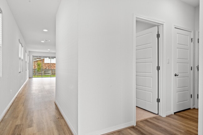 Building Photo - 448 Chaste Tree Dr