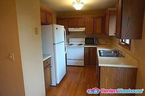 Foto del edificio - Available 12/1 - wonderful 2 bed, 2 bath townhome in Maple Grove