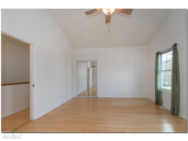 Building Photo - 4 br, 3 bath House - 15 E Summit St