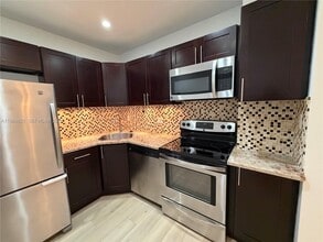 Building Photo - 2426 SE 17th St