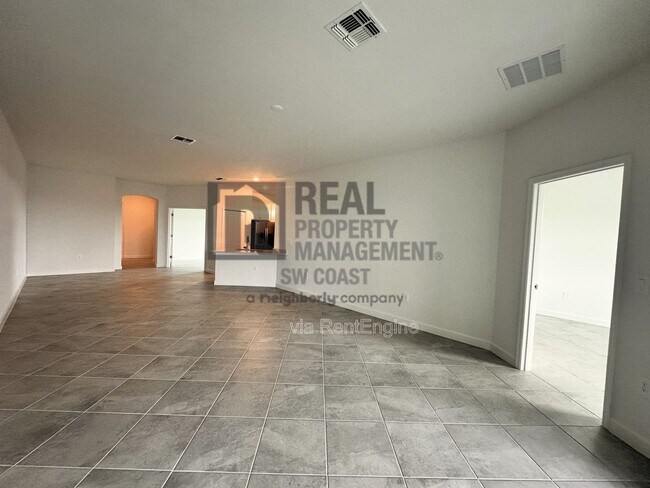 Building Photo - 20501 Hazelnut Ct S