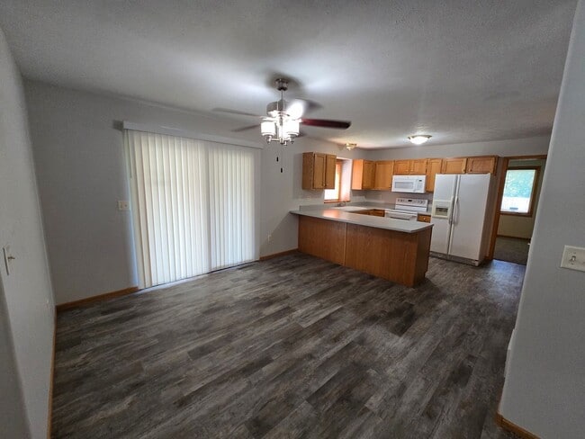 Building Photo - Duplex!