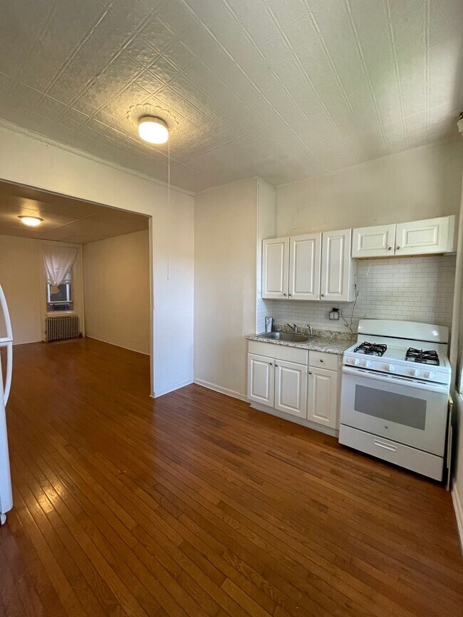 Open layout - 1926 Putnam Ave