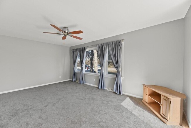 Foto del edificio - 416 W Grand Ave