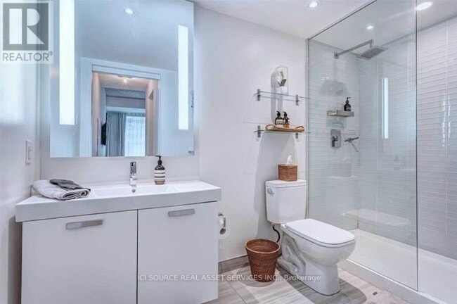 Building Photo - 38 Stewart St