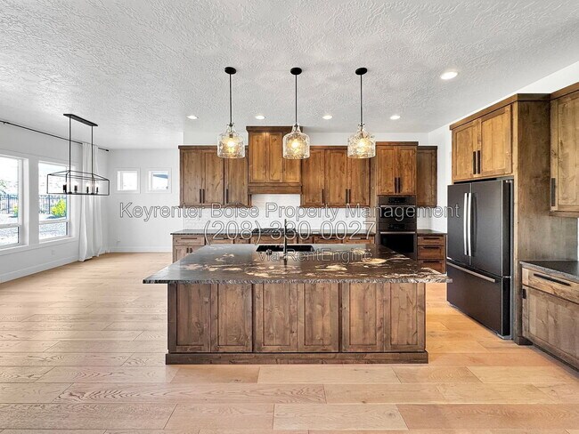Building Photo - 5298 W Parkridge Dr
