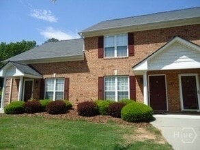 Building Photo - 220 Logmont Trace