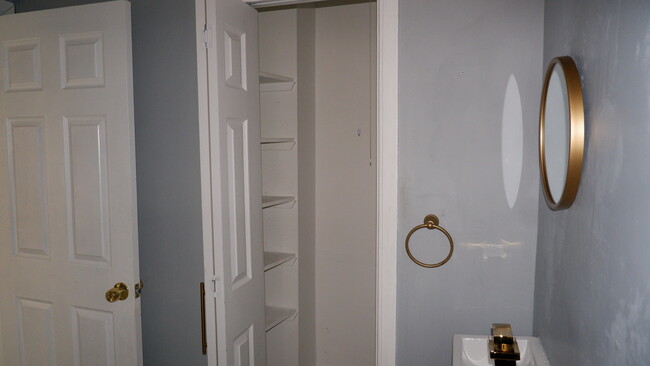 Building Photo - 6400 Chimney Creek Cir