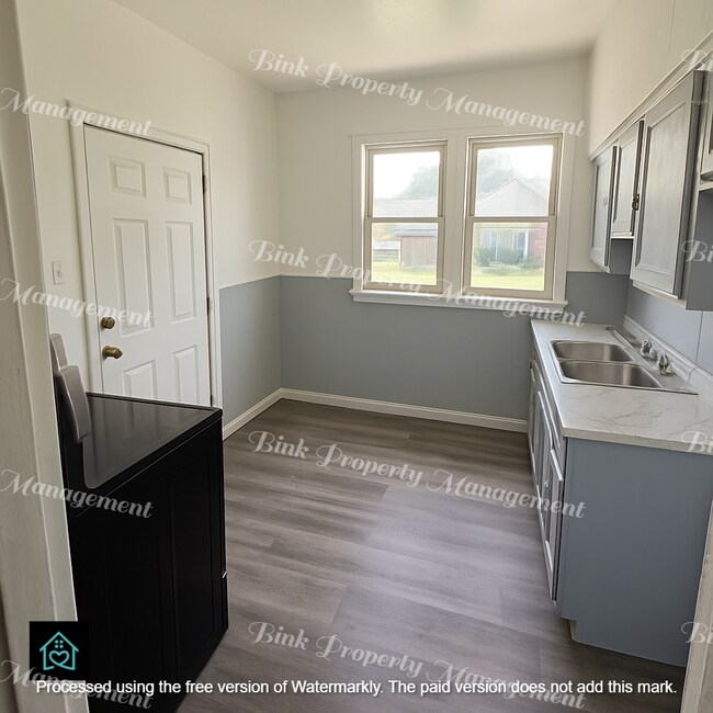 Building Photo - 5943-5945 Lakeview