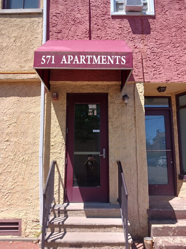 Building Photo - 571 Bloomfield Ave