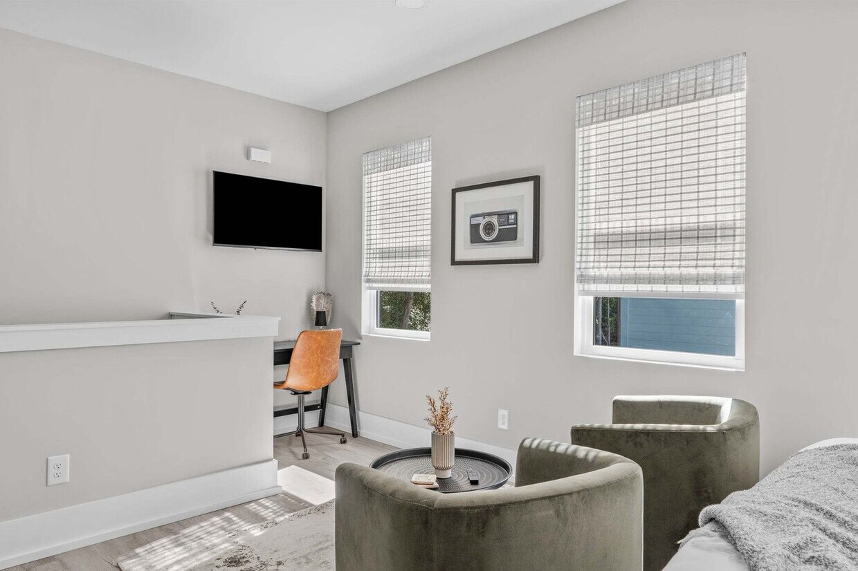 Foto principal - 3319A Fayetteville St