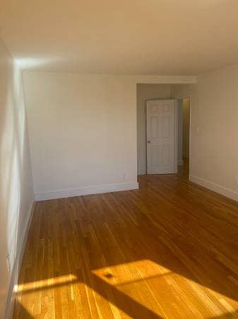 Foto del edificio - 66-01 Burns St