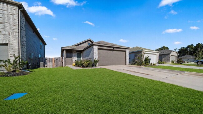 Foto del edificio - Move-in ready 4-bedroom, 2-bath home in Meadow Park!