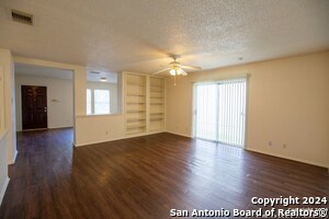 Foto del edificio - 9878 Misty Plain Dr