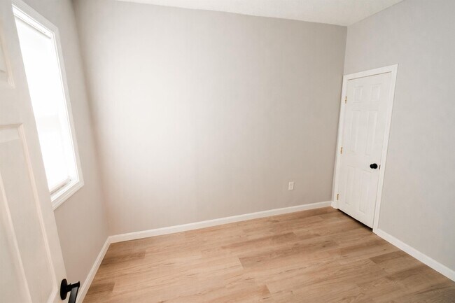 Building Photo - 45 Morris St