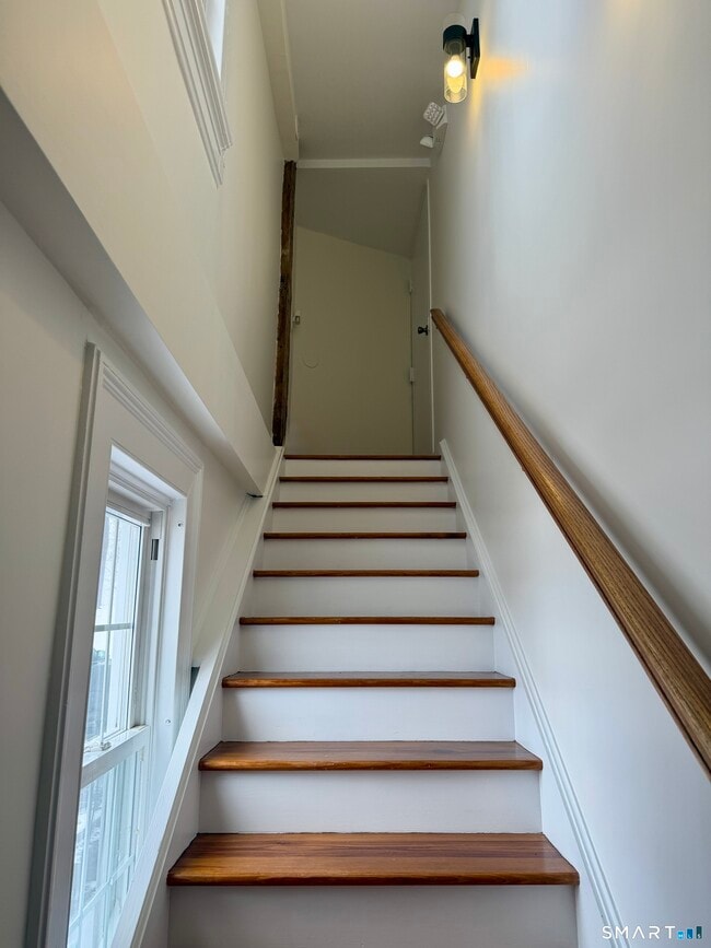 Building Photo - 1185 Linden Ave