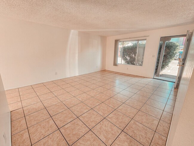 Foto del edificio - 1 month free rent move in promotion! Don't miss out on this Eastside apartment