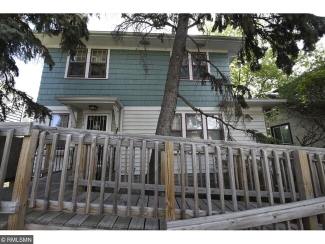 Building Photo - 1076 18th Ave SE