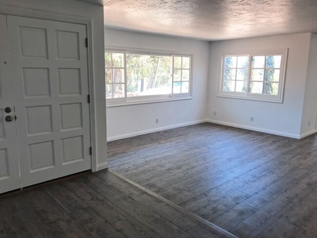 Building Photo - 11768 Shadowglen Rd