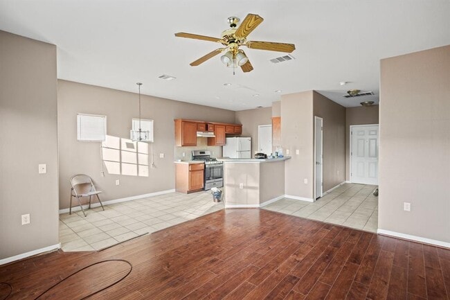 Building Photo - 7502 Lazy Creek Dr