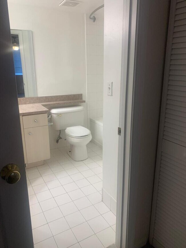 Foto del edificio - Spacious 3bed/2bath