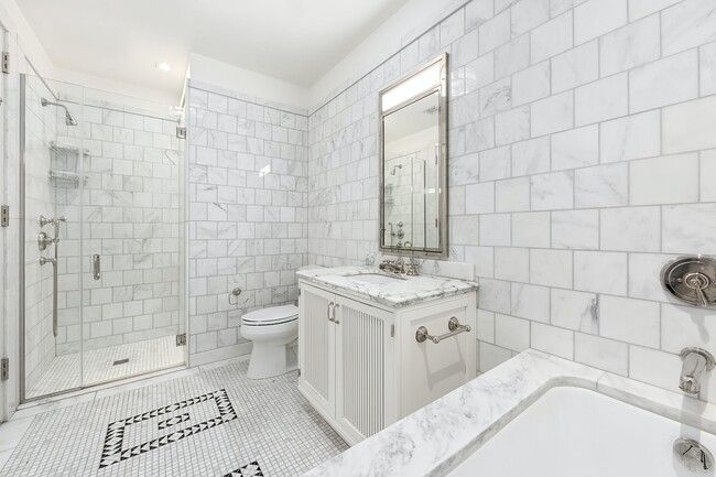 Building Photo - Luxury huge 1 bed with 11FT Ceiling