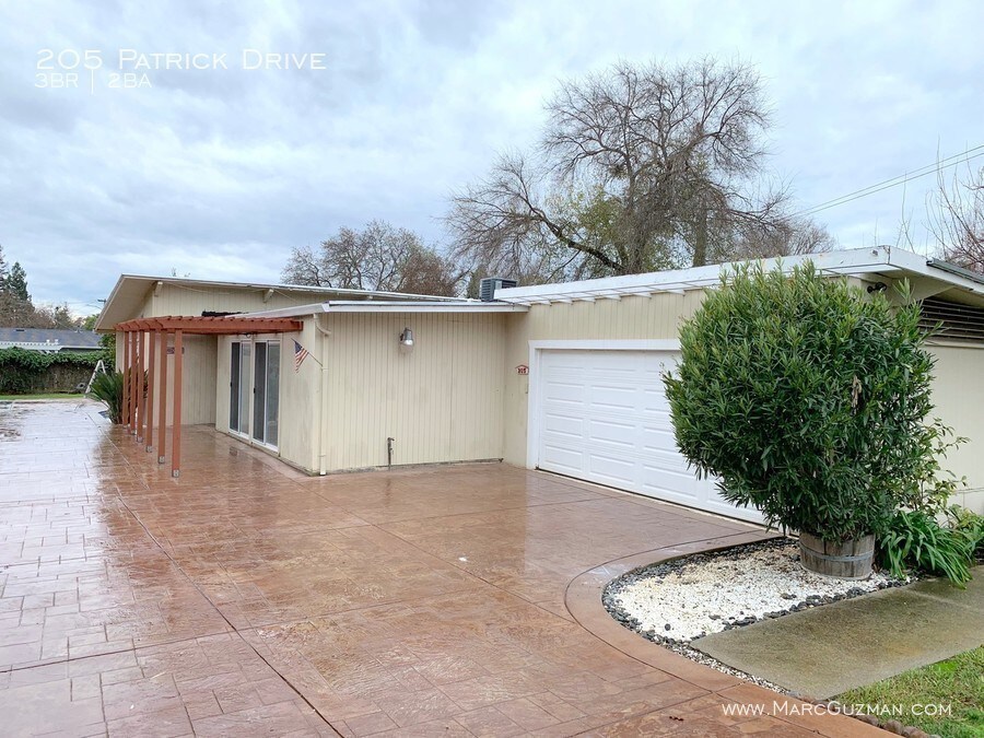 Primary Photo - Three Bed Pacheco Home Updated Throughout