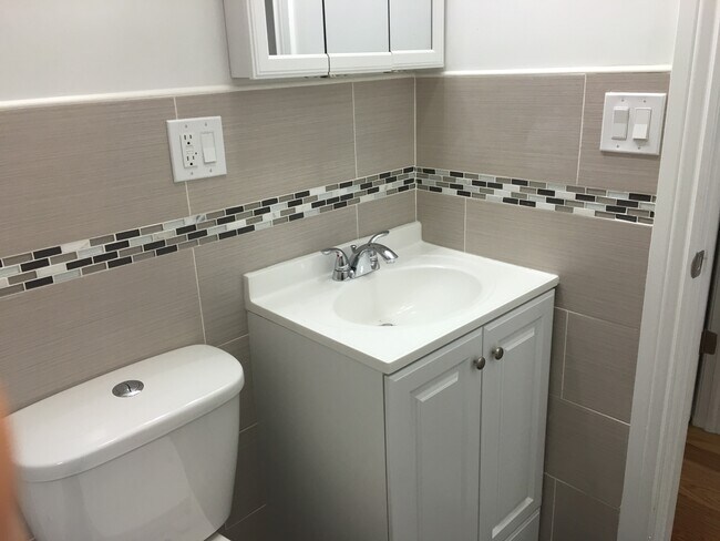 Foto del edificio - 670 Linwood St