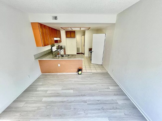 Foto del edificio - 1979 Linden Ln