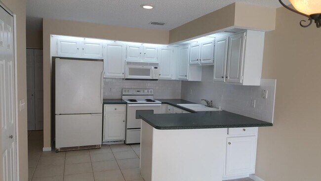 Foto del edificio - 9927 Moorings Drive