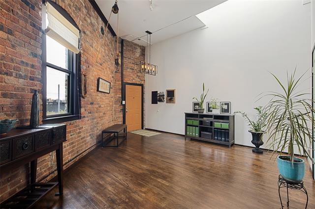 Building Photo - 2220 S Harwood St