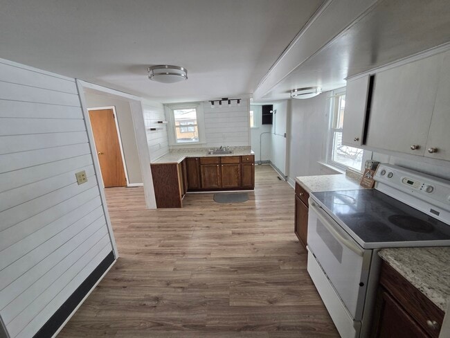 Kitchen - 418 W Lima St