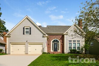 Building Photo - 713 Trailing Rock Dr