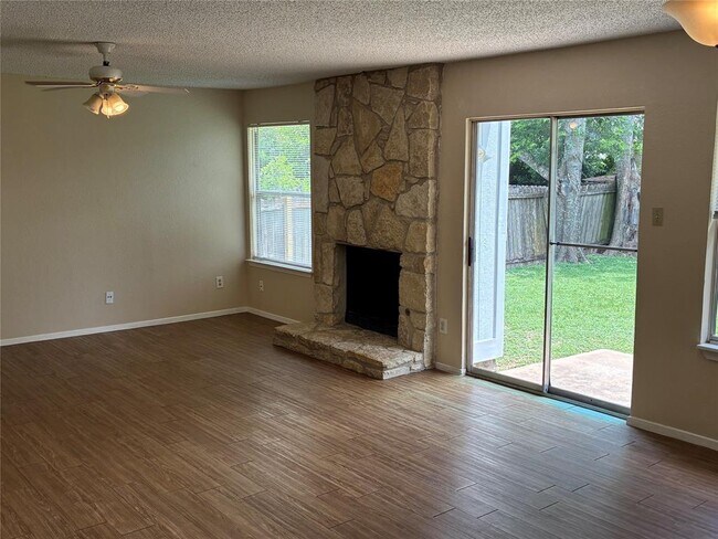 Foto del edificio - 12217 Mosley Ln