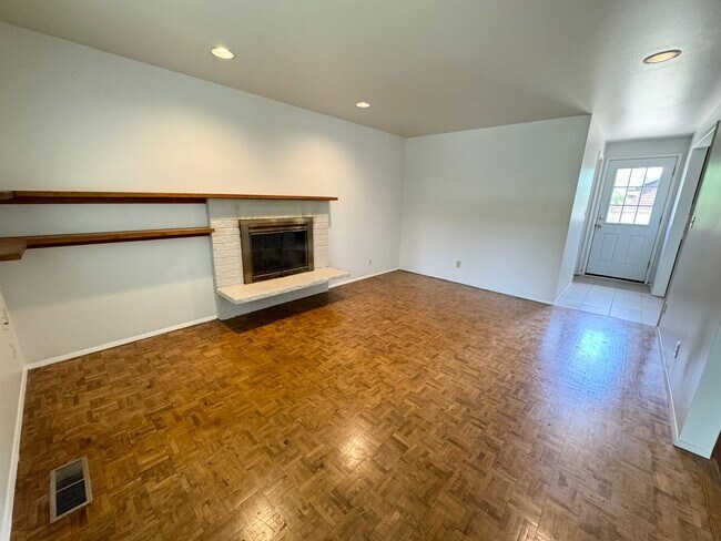 Building Photo - Redmond near Grasslawn Park & Microsoft 3 ...