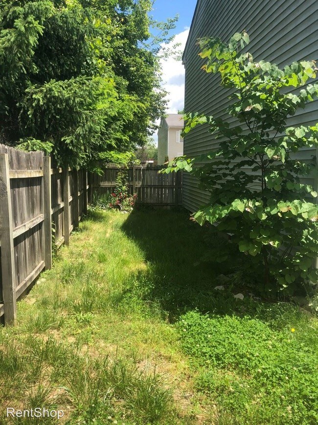Building Photo - 3 br, 1 bath House - 1655 W Amos Dr - D