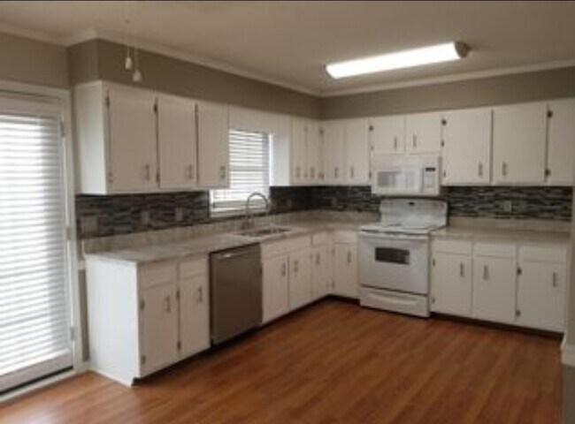 Foto del edificio - 900 Sumac Cir