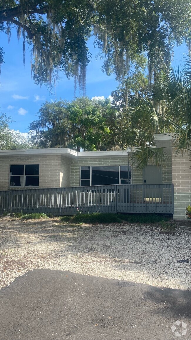 Building Photo - 1729 Indian Trail