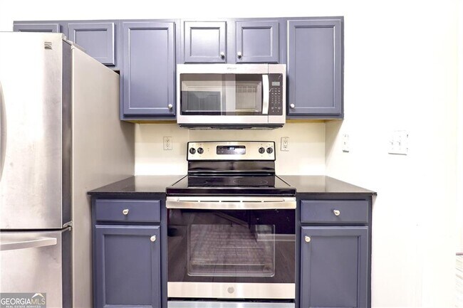 Building Photo - 5641 Roswell Rd