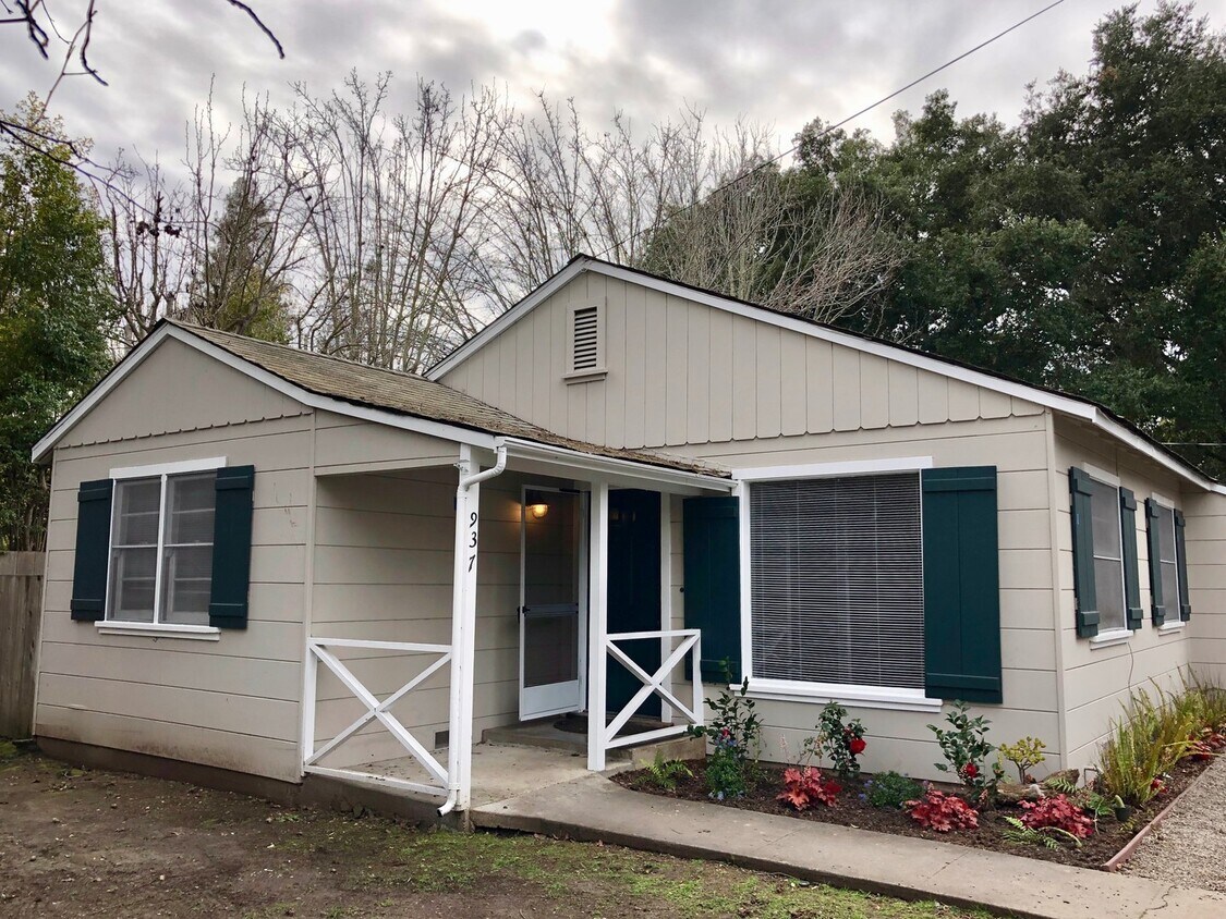 Foto principal - Delightful and Charming Home Tucked Away o...