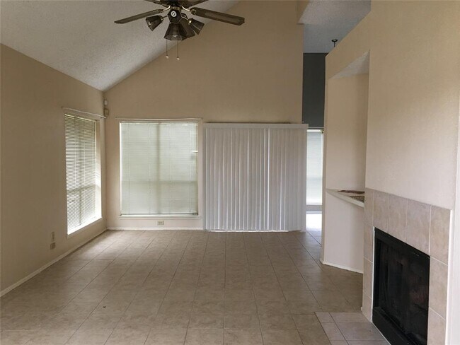Foto del edificio - 8014 Crestwick Dr