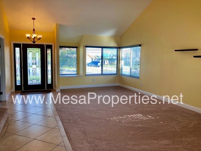 Foto del edificio - 2378 N Sycamore Ave